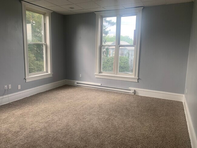 Bedroom - 507 Broadway St