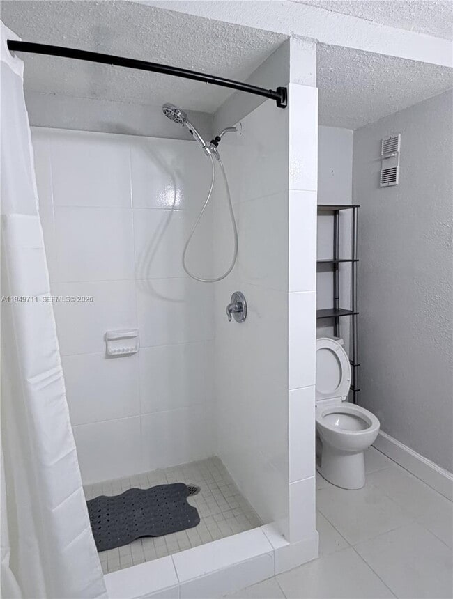 Building Photo - 10000 NW 80th Ct