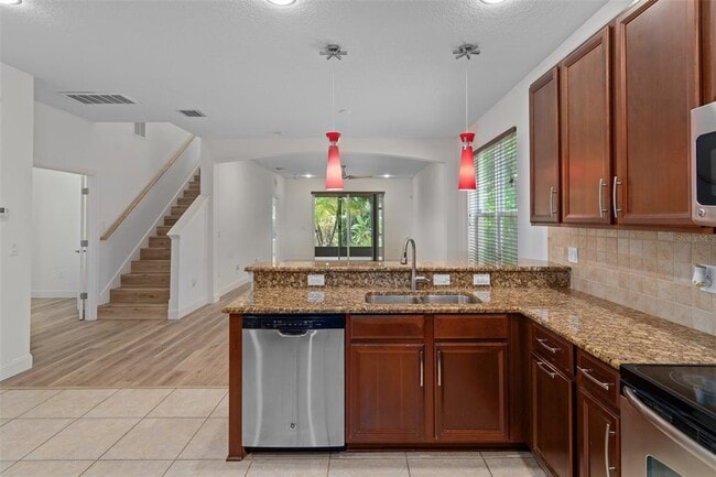 Building Photo - 16030 Bella Woods Dr