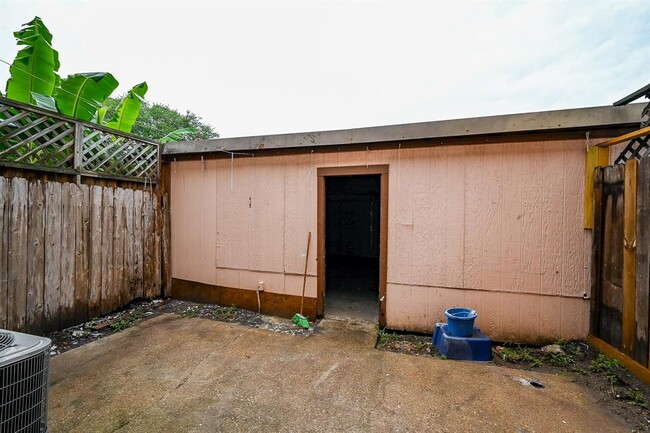 Building Photo - 12300 Brookglade Cir