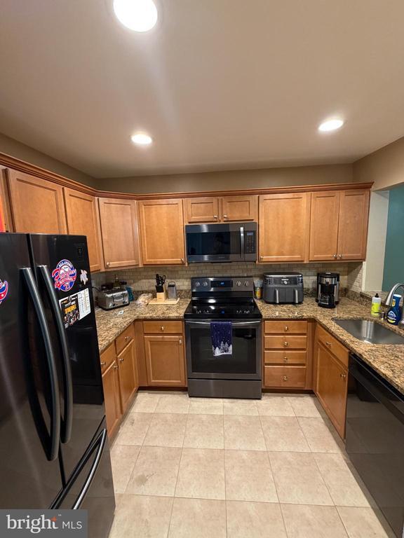 Building Photo - 6036 Old Landing Way