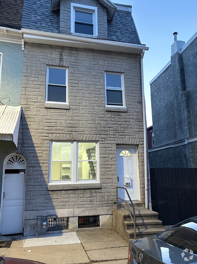 Building Photo - 362 N Front St