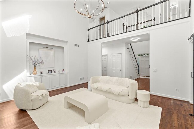 Building Photo - 350 Landing Entry