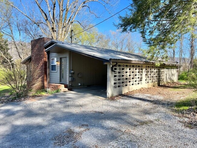Building Photo - 1023 N Runyan Dr