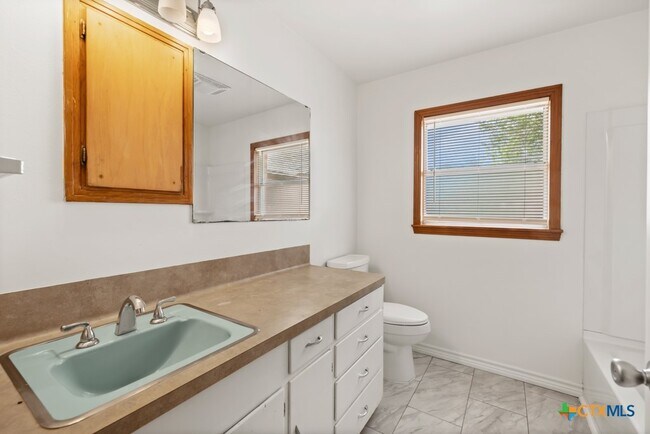 Building Photo - 1511 Ranch Rd 12