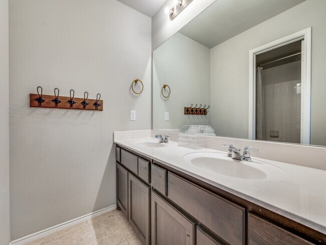 Building Photo - 4409 Hazeltine Hills Dr