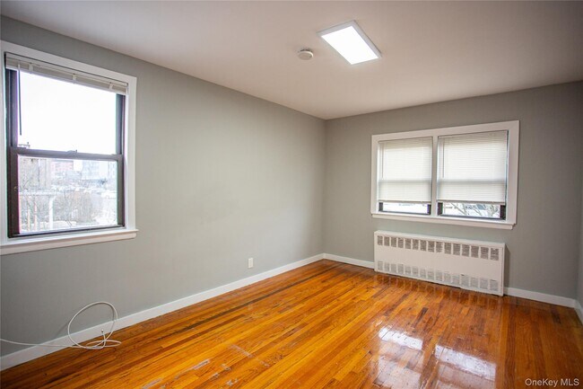 Building Photo - 470 E Broadway