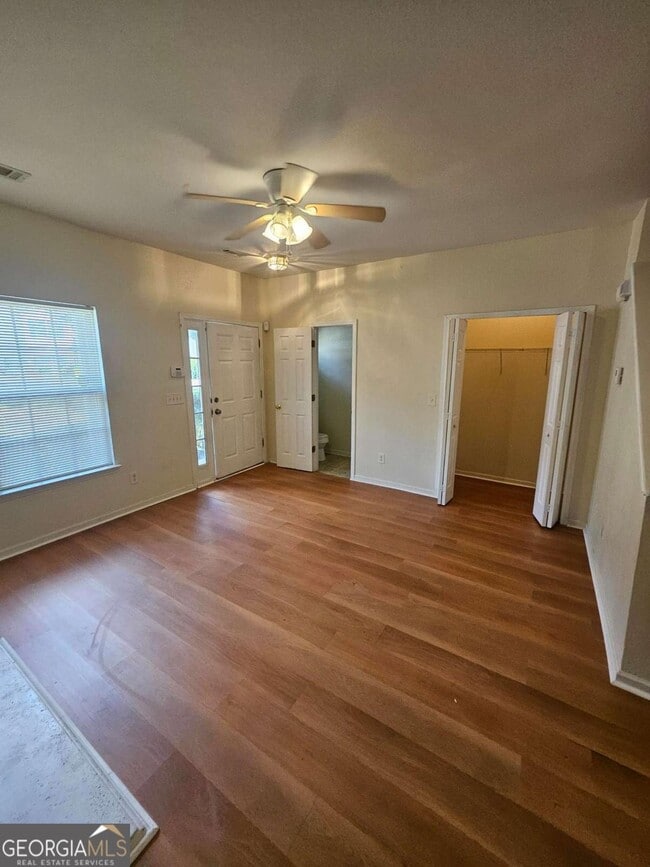 Building Photo - 290 Brookview Dr