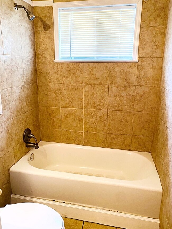 Building Photo - 5535 S Kenneth Ave