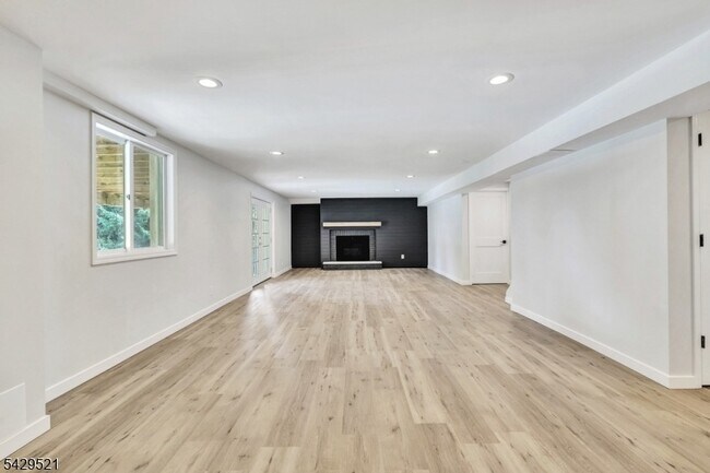 Building Photo - 136 Carlough Rd