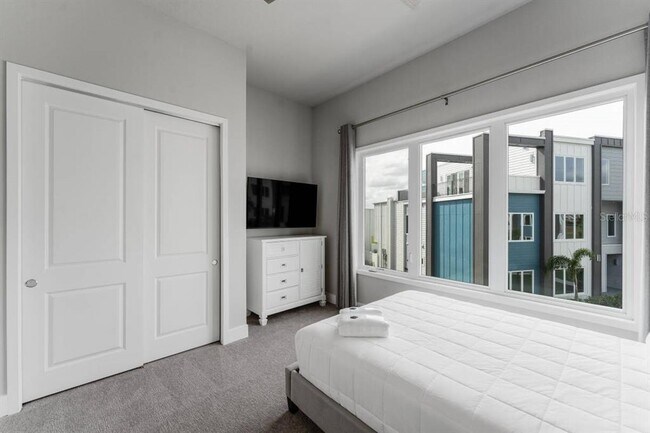 Building Photo - 7760 Sandy Ridge Dr