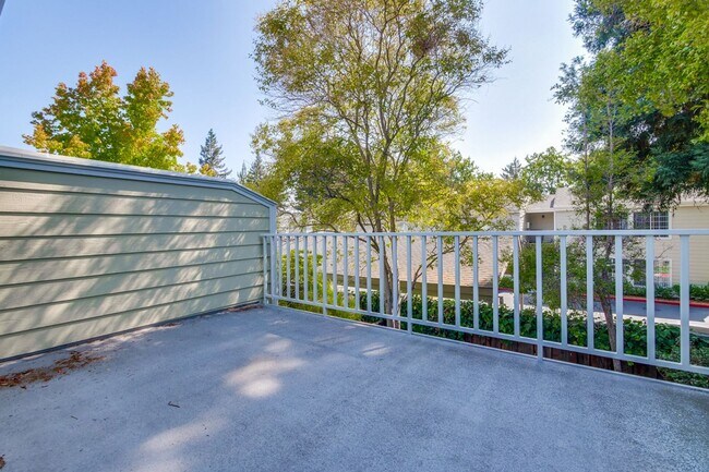 Building Photo - 2-Suite Townhome in Whisman Station Area | Easy Access to 101/237/85