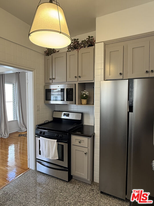 Building Photo - 157 N La Peer Dr