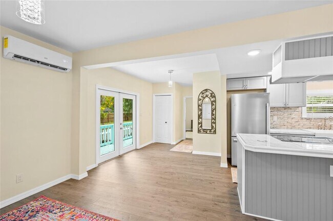 Building Photo - 245 S Rhodes St