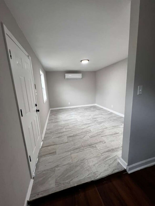 Building Photo - 3927 Dearborn St