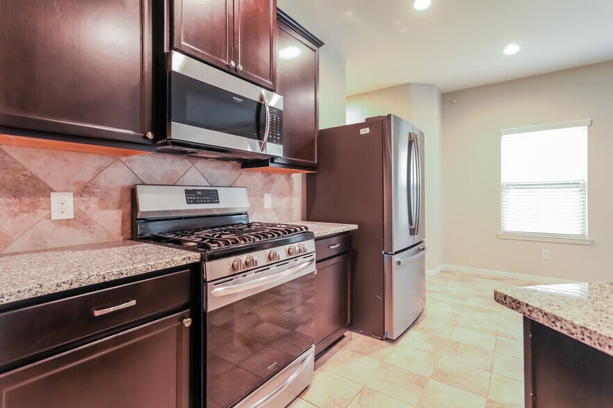 Building Photo - 23006 Silver Linden Ct