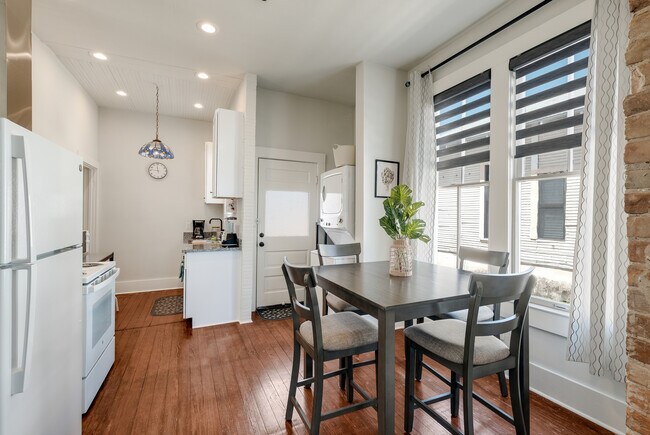 Building Photo - 732 Lamar St