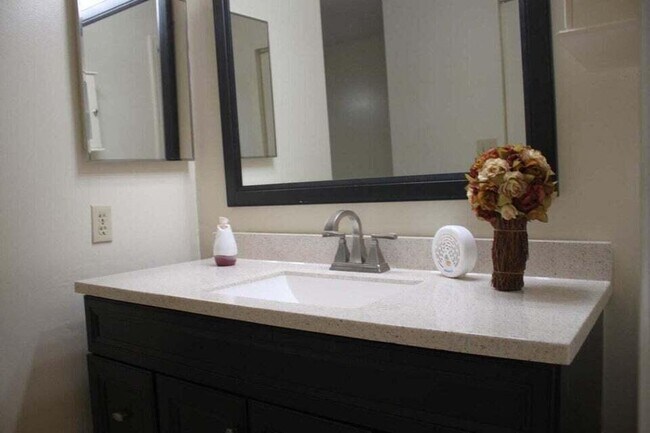 Building Photo - 221 Bilbao St