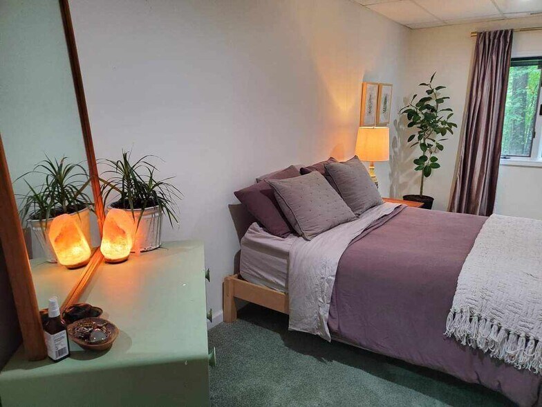 Building Photo - 10 White Birch Dr