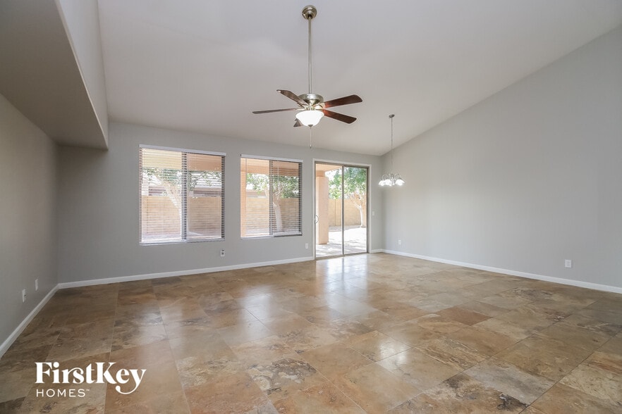 Building Photo - 2907 E Millbrae Ln