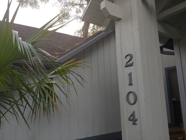 Building Photo - Beautifully Renovated Home in The Reserve!