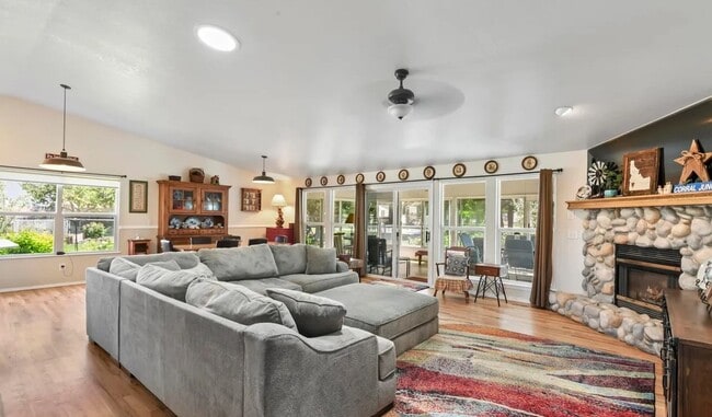 Building Photo - The perfect 4 bed 2 bath home in Meridian ...