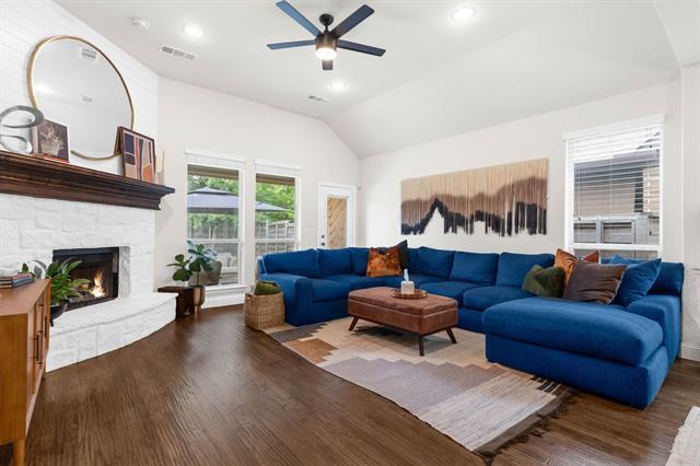 Building Photo - 853 Field Crossing