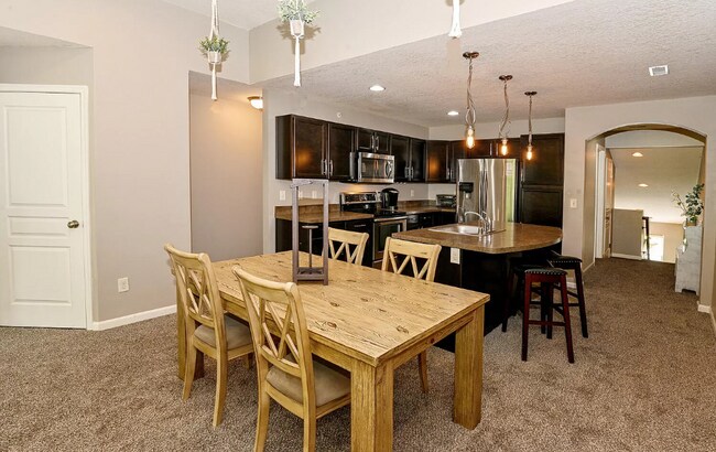 Building Photo - 2367 Twelve Oaks Dr