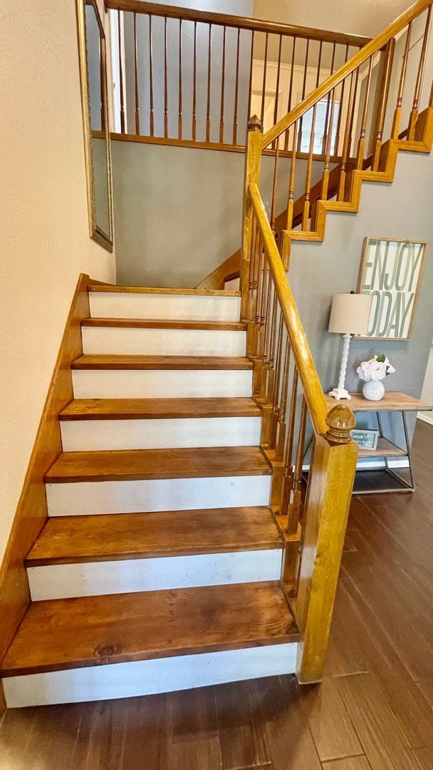 Building Photo - Gorgeous Pool Home w/ 4bd /2.5ba/Fireplace