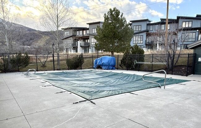 Building Photo - 1820 Fox Bay Dr