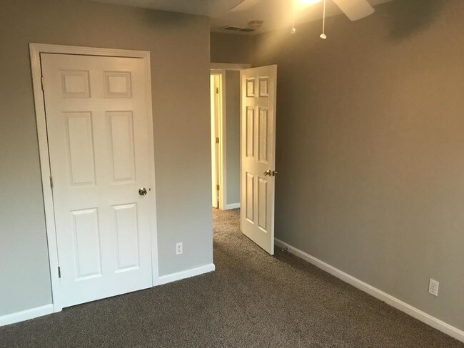 Building Photo - 3 bedroom in Louisville KY 40223