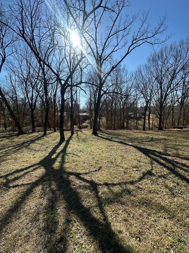 Building Photo - Move-In Ready 2-Bedroom Home Fully Updated With Spacious Yard