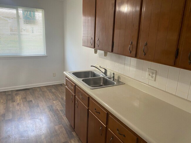 Building Photo - 2516 W Newman Pkwy