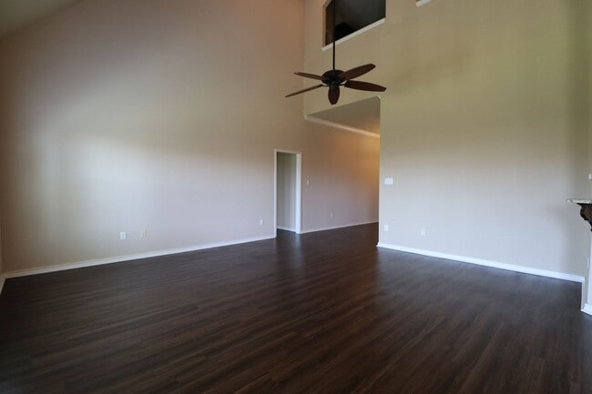 Building Photo - 3116 Stallion Dr