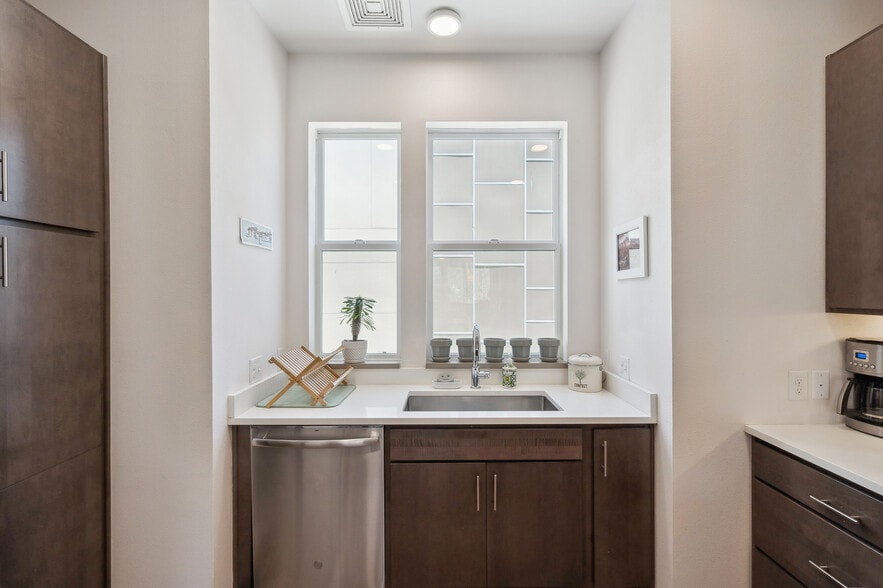 Building Photo - 385 22nd St