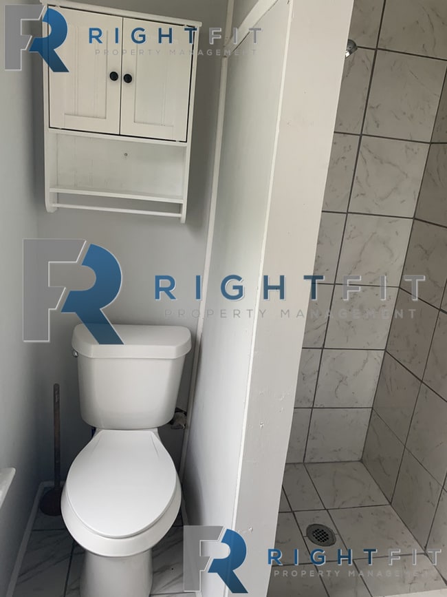 Building Photo - Charming historical home