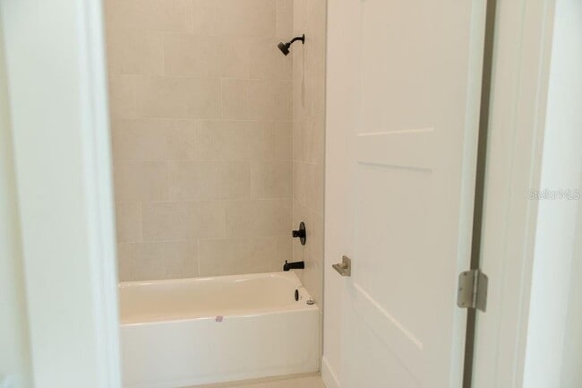 Building Photo - 3826 Pompano Dr SE