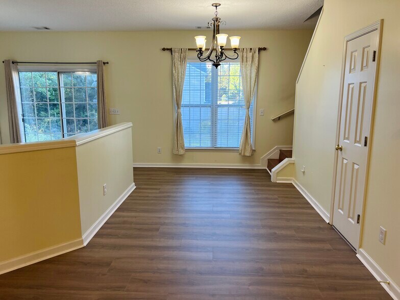 Building Photo - 205 Wellisford Ct