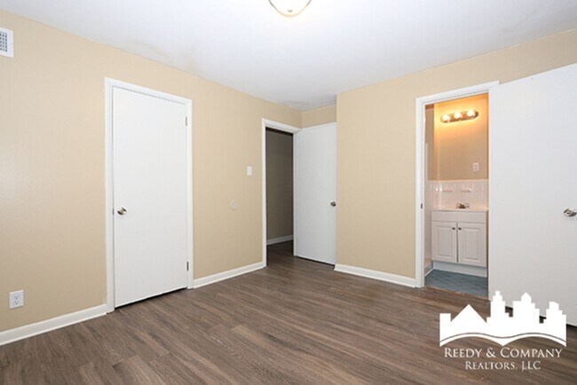 Building Photo - Welcome to 4396 Millbranch!