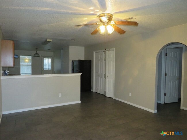 Building Photo - 1602 Dugger Cir