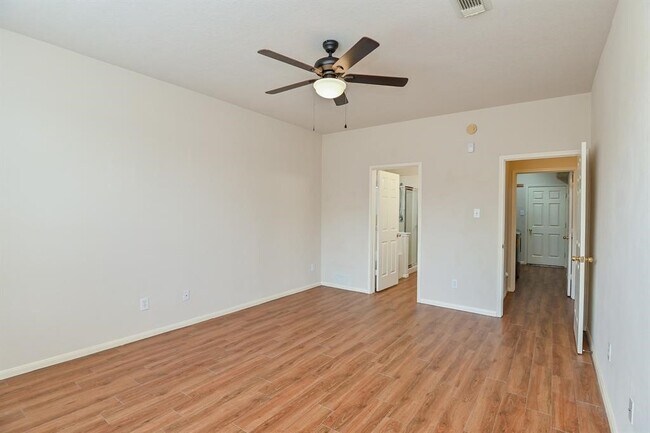 Building Photo - 1030 Riverwood Dr