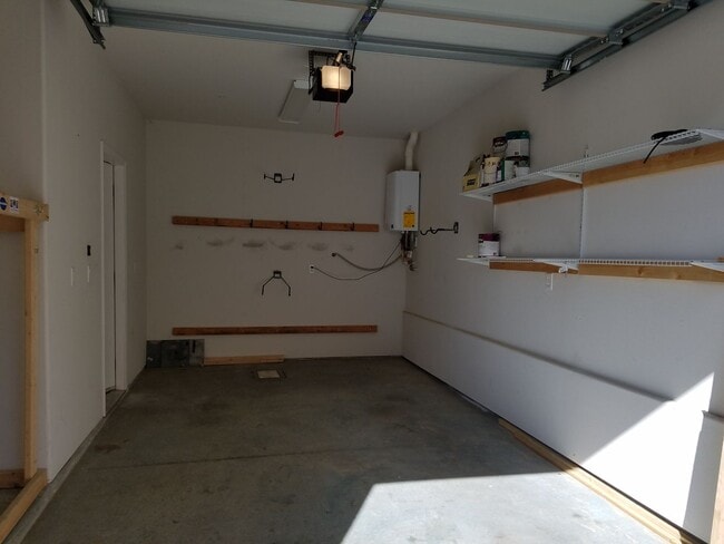 Building Photo - 3bd/2.5ba Condo w/ Attached Garage, Available July 31, 2026