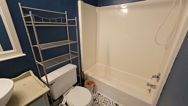 Building Photo - Grdyn House