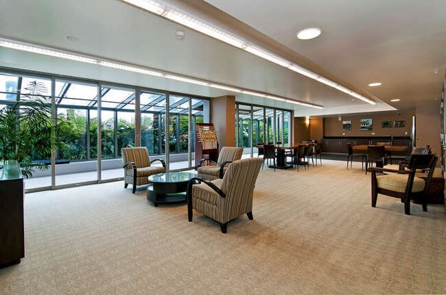 Building Photo - Luxurious Penthouse Living in Downtown Honolulu!