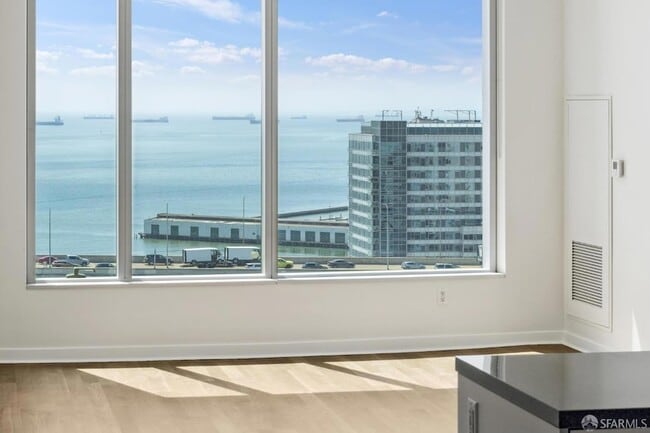 Building Photo - 301 Main St