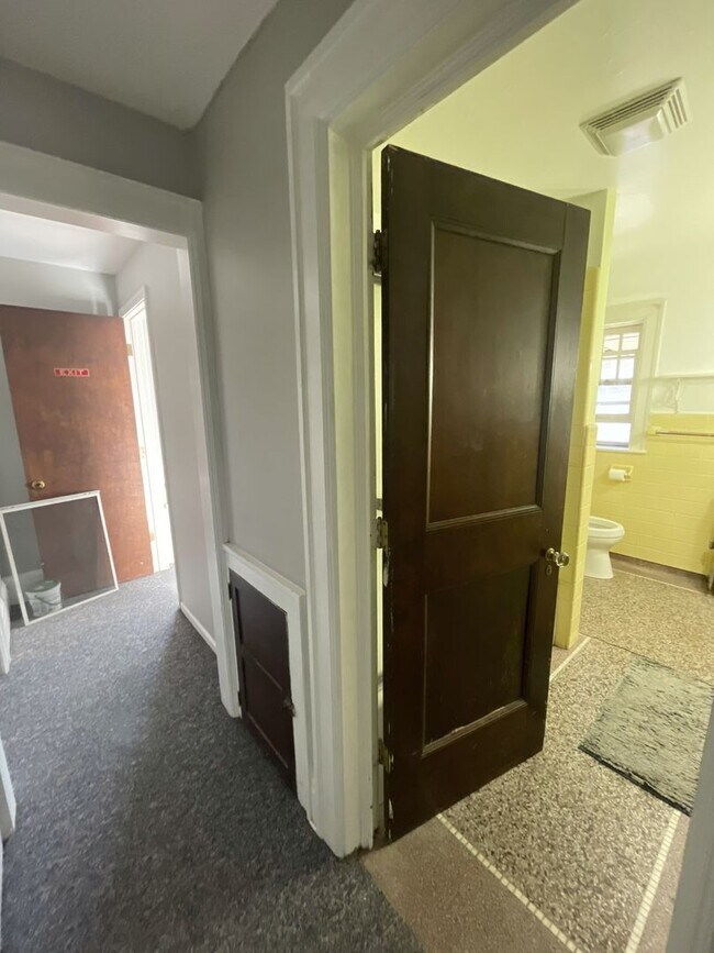 Building Photo - 725 Church St