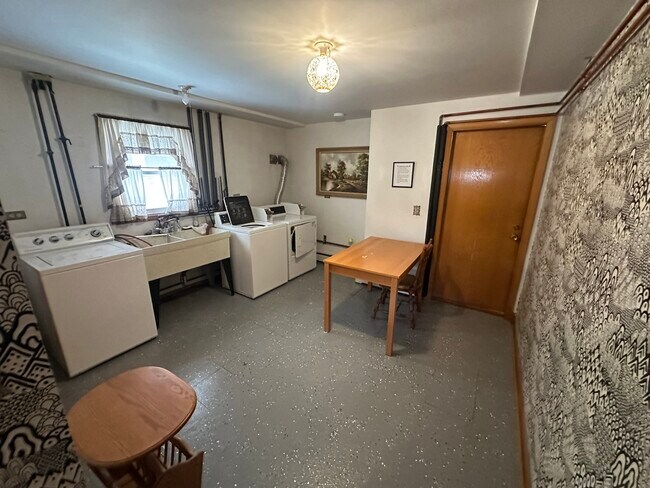 Building Photo - 8645 W Summerdale Ave