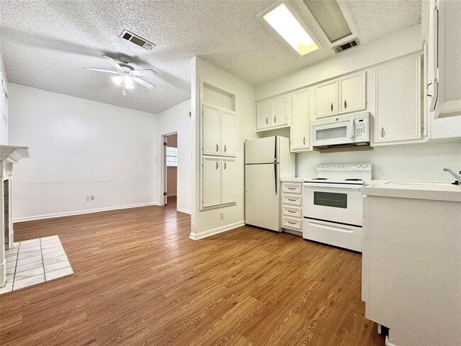 Building Photo - 505 W 18th St