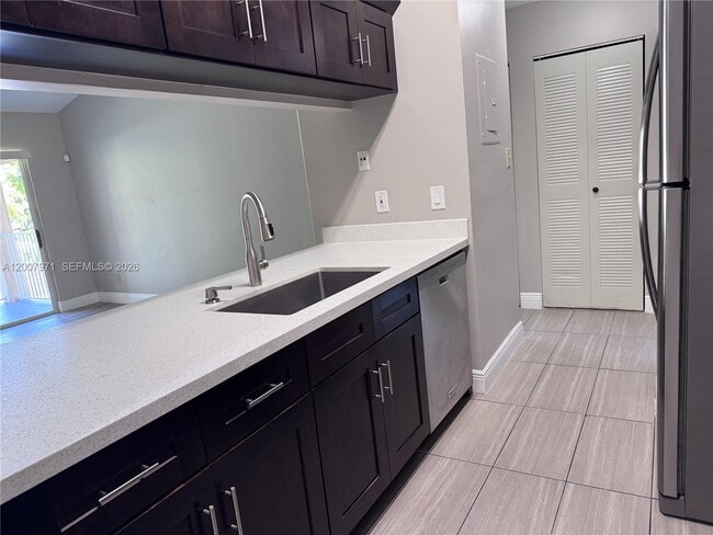 Building Photo - 10420 SW 158th Ct