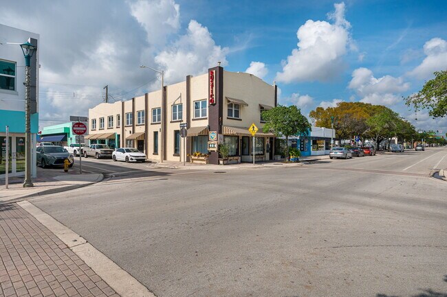 Building Photo - 616 Lucerne Ave